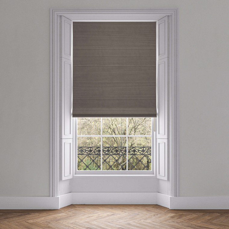Larah Flint Roman Blind